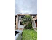 Vendo duplex en condominio en Santo Domingo lambare