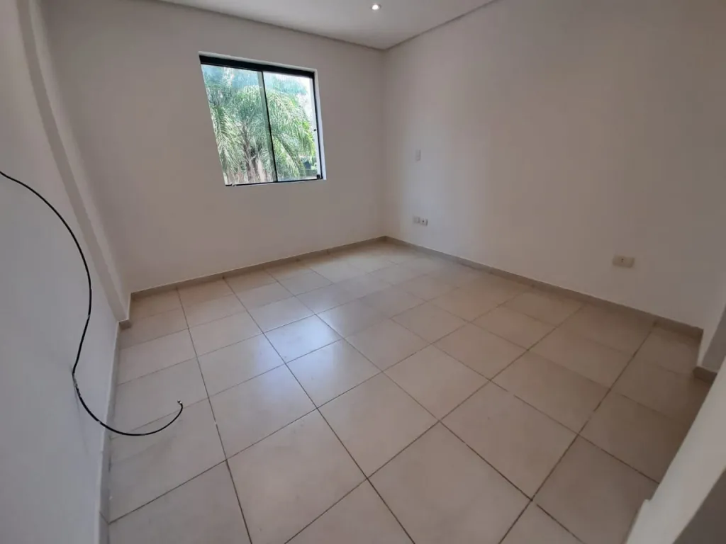 Amplio departamento de 2 dormitorios en barrio Las Mercedes, en condominio cerrado — foto 3
