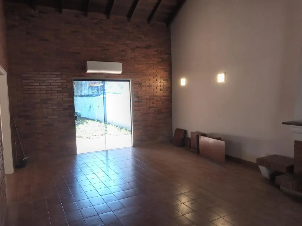 AMPLIA CASA: 3 DORMITORIOS c A.A,1 en Suite c A.A., Escritorio c A.A. — foto 2