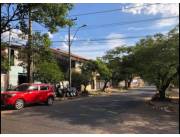 Vendo propiedad en Asunción, sobre doble Avenida.