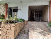 VENDO CASA EN ASUNCIÓN BARRIO LOS LAURELES CÓD. 4028