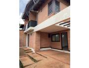 ALQUILO HERMOSO DUPLEX BARRIO MBURUCUYA