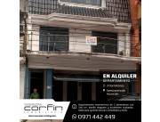 DEPTO SEMICÉNTRICO DE 3 DMTS DE BUENA JERARQUÍA, EDIFICIO DE 2 PLANTAS ESTILO CHATEAU