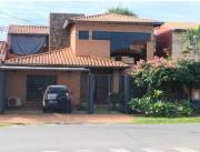 EN VENTA FINA RESIDENCIA EN LUQUE - VILLA ADELA