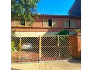 Vendo casa con piscina en barrio san Vicente - Asunción