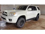 TANQUE DE GUERRA DISFRAZADO DE CAMIONETA TOYOTA HILUX SURF TIPO RUNNER 2008