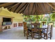 FABULOSA RESIDENCIA EN DOBLE ESQUINA, ZONA COLEGIO GOETHE/QUINTA YKUA SATI 💎 1,800,000 U