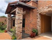 HERMOSA CASA EN VENTA EN LUQUE BAARRIO LAURELTY