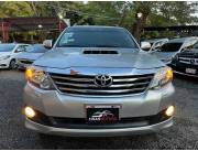 VENDO TOYOTA FORTUNER DE TOYOTOSHI AÑO 2014 MOTOR 3.0 DIESEL MECÁNICO 4X4 UNICO DUEÑO