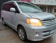 Toyota Noah 2003 sal