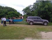 Combo de camioneta y canoa con motor y trailer