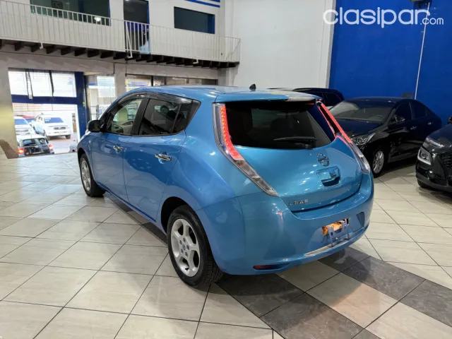 Nissan 100 2011 — foto 7
