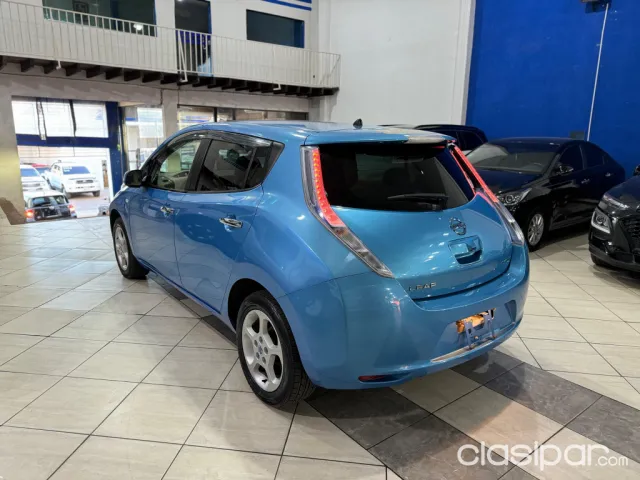 Nissan 100 2011 — foto 5