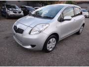 Toyota VITZ 2005 COLOR PLATA,CH(1869) RECIÉN IMPORTADO OFRECE CLASS MOTORS!!!