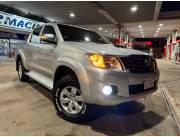 VENDO TOYOTA HILUX AÑO 2013 MECANICO 4X2 IMPECABLE SIN DETALLES