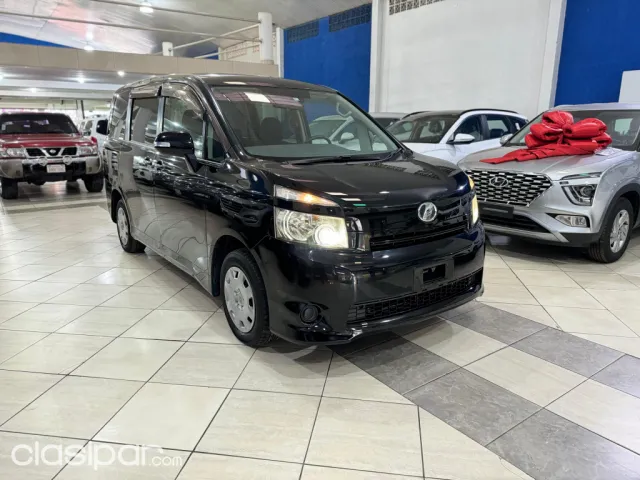 Toyota Voxy 2008 - foto 2