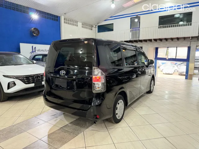 Toyota Voxy 2008 — foto 6