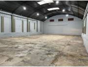 450 m2 de depósito con Showroom