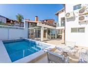 VENDO LUJOSA RESIDENCIA EN BARRIO MCAL. ESTIGARRIBIA