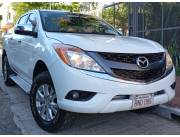 IMPONENTE MAZDA BT50 AÑO 2013 MOTOR 3.2 DIESEL AUTOM 4X4 A.A INTERIOR CUERO LLANTAS DEPORT