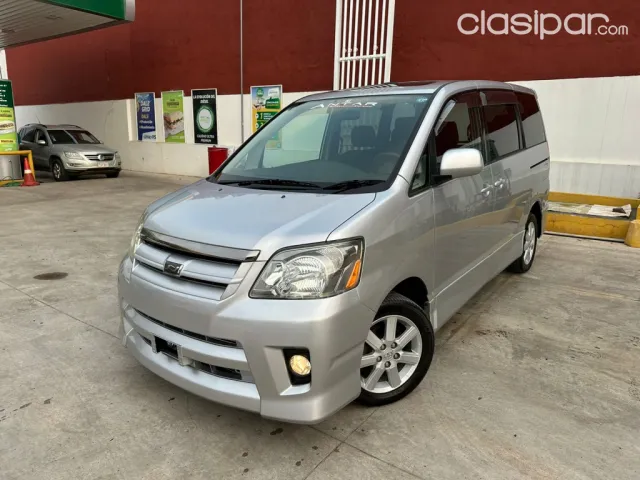 Toyota Noah 2004 - foto 2