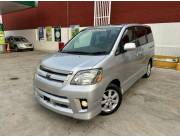 DISPONIBLE TOYOTA NOAH RECIÉN IMPORT SIN USO EN PY 🇵🇾 AÑO 2004 MOTOR 2.0.NAFTERO