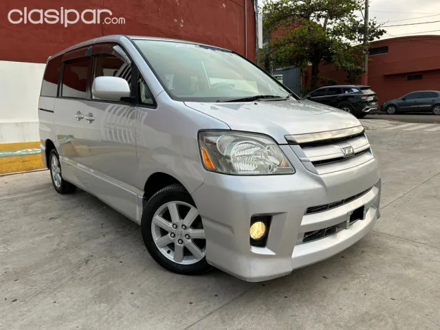 Toyota Noah 2004 — foto 3
