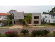 VENDO CASA DE 5 DORMITORIOS SOBRE LA LAGUNA - AQUA VILLAGE Id: 23284