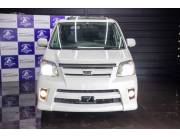 Toyota Noah año 2004 recién importado