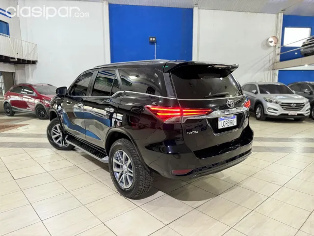 Toyota Fortuner 2017 — foto 3