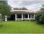 VENDO CASA EN BO. MBURUCUYA, TODA EN PLANTA BAJA