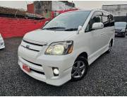 HERMOSO Y UNICO TOYOTA NOAH SERIE S REC. IMPORT. 2006 PERLA MOTOR 2.0. AUTOMATICO FULL