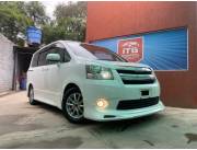 Toyota Noah recién importado 2009 versión SI. Financio y recibo vehículos!