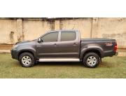 Toyota hilux caja mecánica 4x4 año 2015