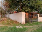 En Venta Terreno en Esquina con Casa a demoler - M.R.A