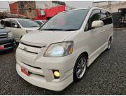 IMPECABLE TOYOTA NOAH REC. IMPORT. 2005/06 PERLA MOTOR 2.0. NAFTERO AUTOMATICO FUL EQUIPO