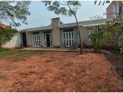 ALQUILO CASA EN LUQUE BARRIO LAURELTY COD 4693