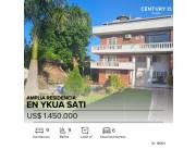 En venta amplia residencia en Ykua Sati - USD 1.450.000