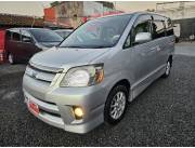 HERMOSO TOYOTA NOAH REC. IMPORT. 2004/05 GRIS MOTOR 2.0. NAFTERO AUTOMATICO CON GARANTIA