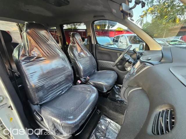 Toyota Funcargo 2004 — foto 3