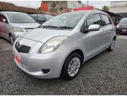 HERMOSO TOYOTA NEW VITZ REC. IMPORT. MOTOR 1.3. GRIS PLATA AUTOMATICO 2006/07 CON GARANTIA