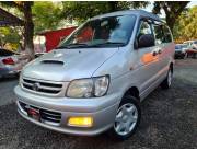 TOYOTA NOAH AÑO 2001