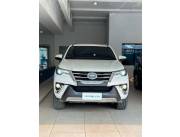 VENDO TOYOTA FORTUNER SRV 2.8 AÑO 2019