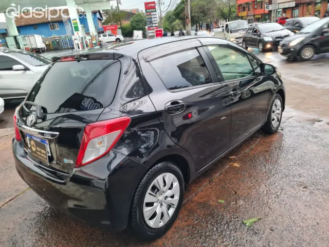 Toyota Vitz 2012 — foto 3