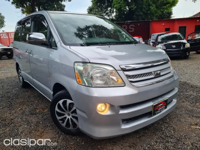 Toyota Noah 2005 - foto 2