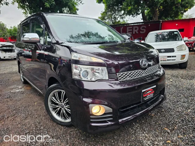 Toyota Voxy 2012 — foto 2