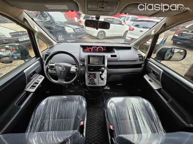 Toyota Voxy 2012 — foto 4