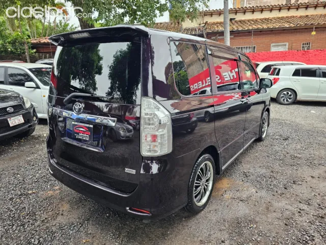 Toyota Voxy 2012 — foto 7