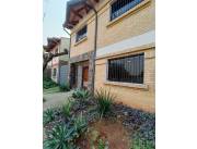 Vendo duplex de 3 dormitorios en Mburucuya