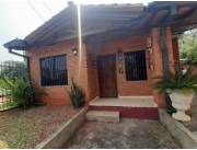 EN VENTA HERMOSA CASA EN LUQUE - AREGUA UBICADO EN ESQUINA